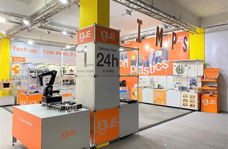 Igus Motion Plastic Show booth is a virtual showroom where customers can check out new products, product extensions and new service offerings, but also interact with Igus product experts. 