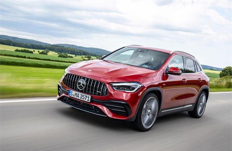 AMG GLA 35 4Matic, which is powered by a 2.0-litre, 4-cylinder turbo-petrol motor, develops 306bhp and 400Nm. A 7-speed DCT transmission transfers all that power to the four wheels.

