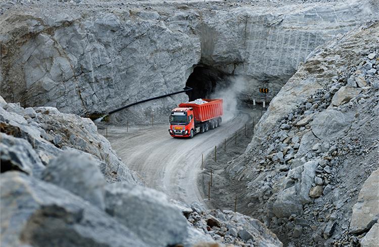 Volvo Trucks supplies the vehicles and takes responsibility for the transportation of limestone. For Bronnoy Kalk, this means increased flexibility and efficiency.