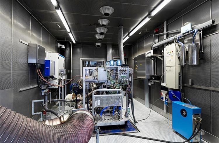The powertrain test centre is equipped with nine multi-energy test benches, which enable different types of tests to be carried out on IC, electric, hybrid and CNG engines.