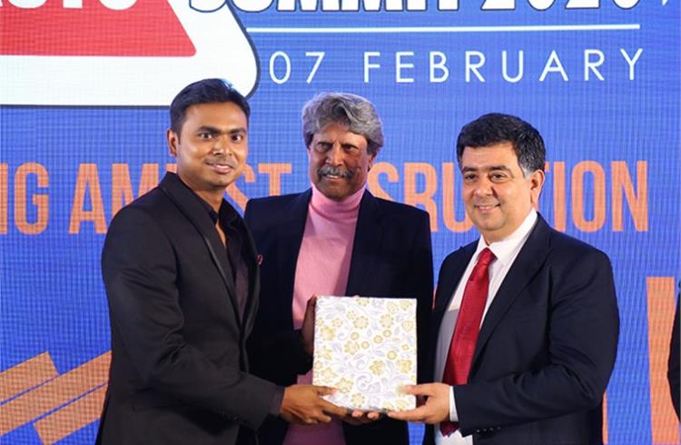FADA Winner: Dealership Initiative (Marketing Innovation)| Second Runner Up - Rudra Hyundai (seen with Kapil Dev and Hormazd Sorabjee, Editor, Autocar India)