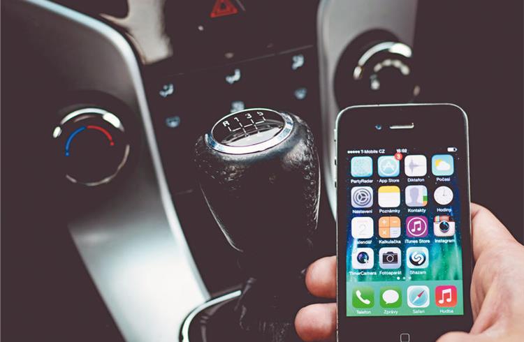 UK government tightens rules on mobile phone usage while driving