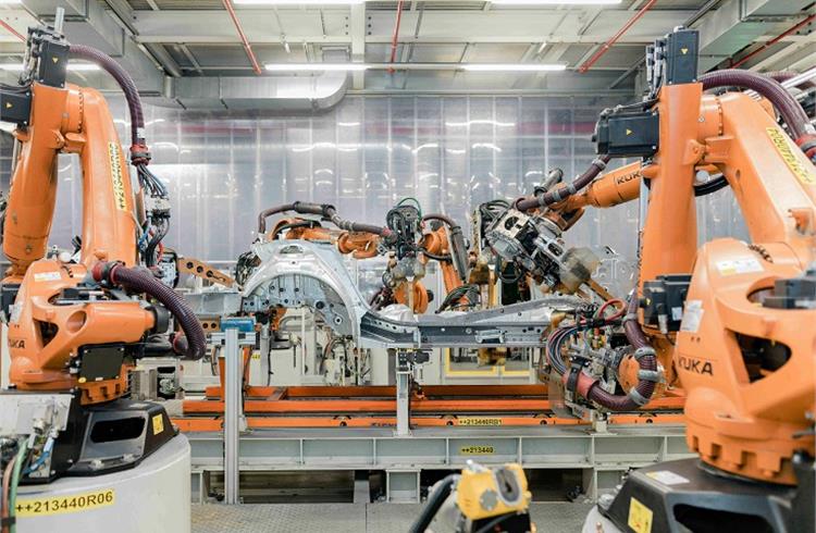 During resistance spot welding in production at the Neckarsulm plant, Audi uses AI to analyse around 1.5 million spot welds from 300 vehicles per shift.