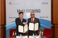 Rajan Wadhera, President, SIAM and Jeong Marn-Ki, President & CEO, KAMA sign MoU on cooperative dialogue between the two organisations.