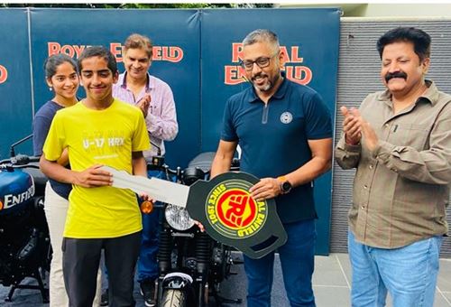 Royal Enfield crosses 2,00,000 sales mark for the Hunter 350