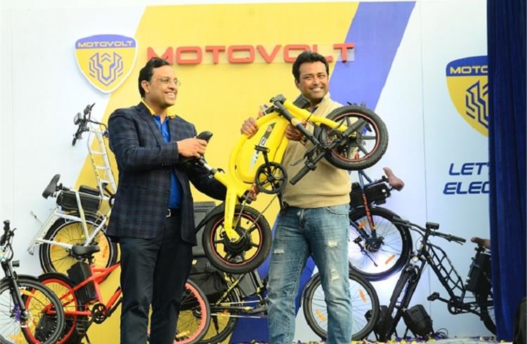 L-R: Tushar Choudhary, founder director, Motovolt Mobility and executive director, Himadri Speciality Chemical with Indian tennis player Leander Paes launch the e-cycle range at Metro Wholesale India.