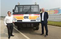L-R: Nitin Prasad, chairman, Shell Companies in India unveiling the world's first 'flat-pack' truck and Mike Brown, Advanced Product and Business Strategy Director, Gordon Murray Design. 