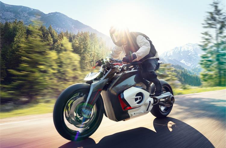 BMW Motorrad Vision DC Roadster preserves the identity and iconic BMW Motorrad appearance, but also offers a new form of riding fun.