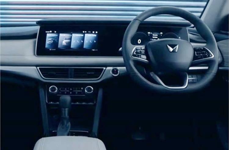 The dashboard is dominated by a dual 10.25-inch screen layout – one for the infotainment and the other for the instrument cluster – housed in a single, massive panel.