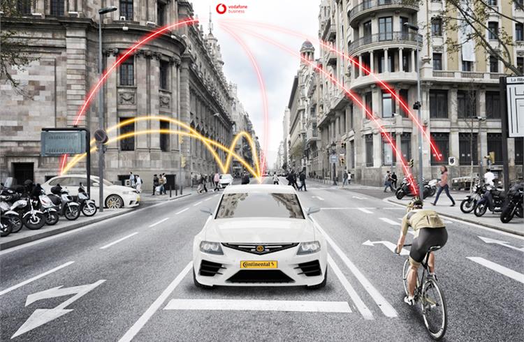 One of the application scenarios researched by Vodafone and Continental is the digital safety-shield, which increases road safety.