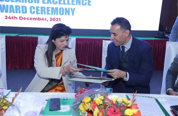 L-R: Dr. Amita Dev, VC, Indira Gandhi Delhi Technical University for Women and Uday Narang, founder and chairman, Omega Seiki Mobility at the MoU signing.