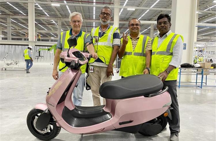 The first Ola e-scooter which rolled out of the factory yesterday. (Photo: Bhavish Aggwarwal/Twitter)