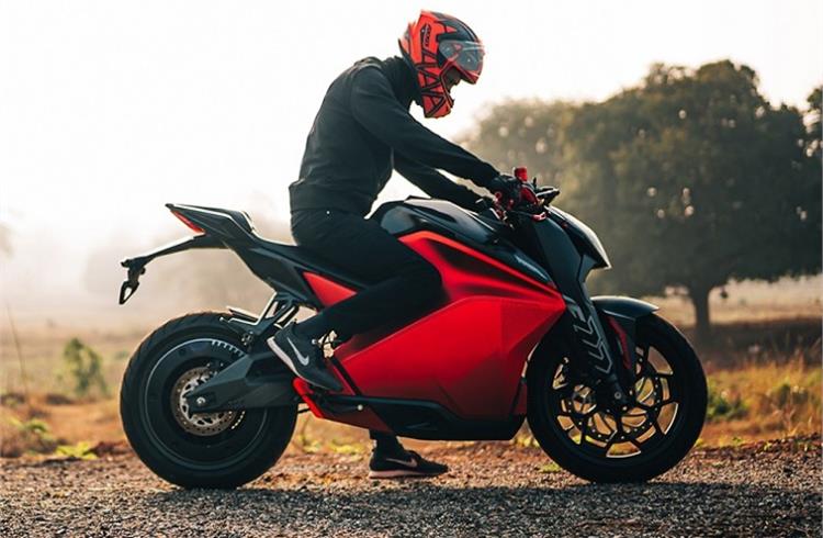 The eco-friendly motorcycle comes with remote diagnostics, OTA upgrades, regenerative braking, multiple ride modes, bike tracking, ride diagnostics and a number of other features.
