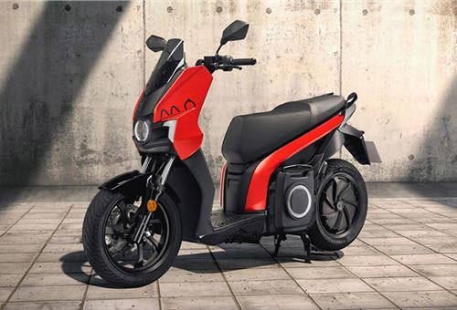 SEAT dials e-mobility on two wheels, launches MÓ eScooters