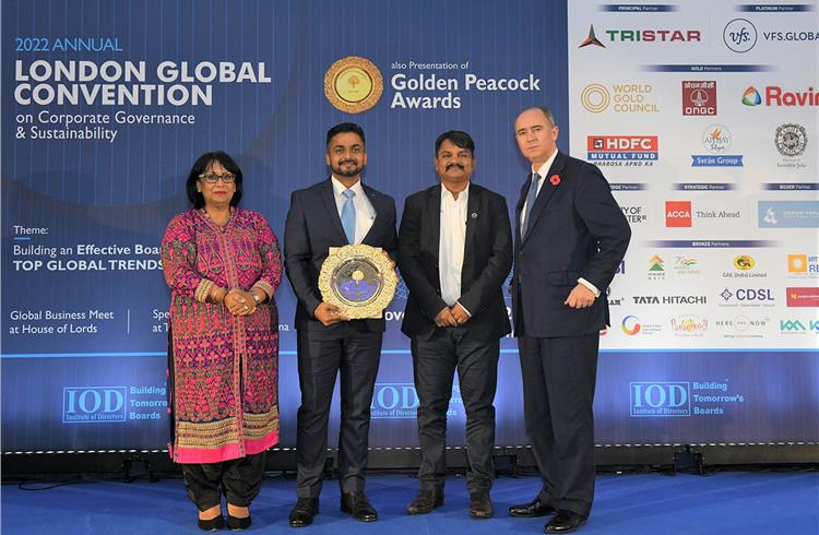Rajat Kumar, HSE Leader, Cummins India and Amol Pawar, Risk Leader Environment, Cummins India receiving the Golden Peacock Sustainability Award 2022.