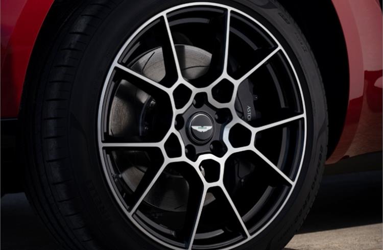 The car rides on 22in Pirelli-shod wheels available in two different styles and the brakes are steel discs, 410mm diameter with six-piston discs in front and 390mm diameter at the rear.