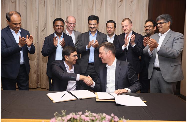 Thomas Schmall, Volkswagen Group Board of Management member for Technology and Rajesh Jejurikar, ED, Auto and Farm Sectors, M&M signing partnering pact (front row, from right to left).