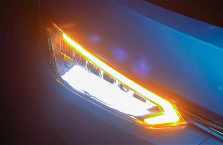 The headlamp for the G8 series from Marcopolo has the largest one-piece LED reflector in the Hella portfolio. (Image: Marcopolo)