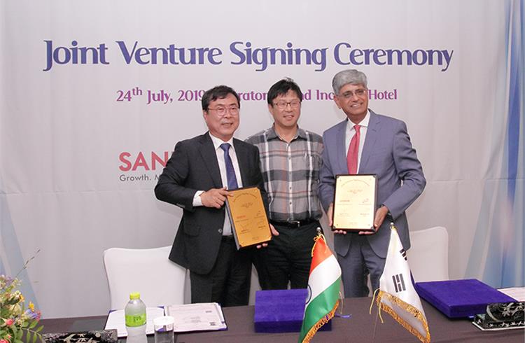 L-R: Minjong Lee, CEO, Hanshin Corporation; S H Jeong, President, Winnercom Co Ltd and Jayant Davar, Co-Chairman and MD, Sandhar Technologies, announced the JV on July 24 in the Republic of Korea.