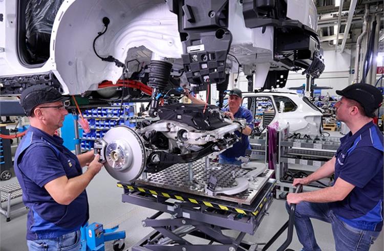 Specialists in hydrogen tech, vehicle development and initial assembly of new models have been working closely together to integrate the cutting-edge drive and energy storage technology.
