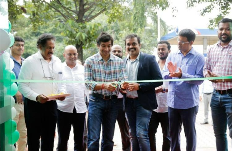 Narain Karthikeyan (L) & Sajan Murali (R) at the inauguration. 