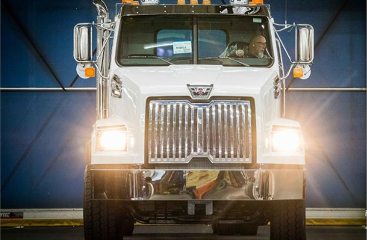 The iconic US trucks with their striking front-end design and characteristic chrome look are used in North America predominantly as special vehicles and construction site vehicles in the vocational trucks segment.