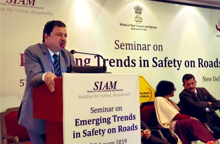 Abhay Damle, joint secretary, MoRTH, government of India congratulated SIAM for announcing 2019-2020 as National Road Safety Year.  