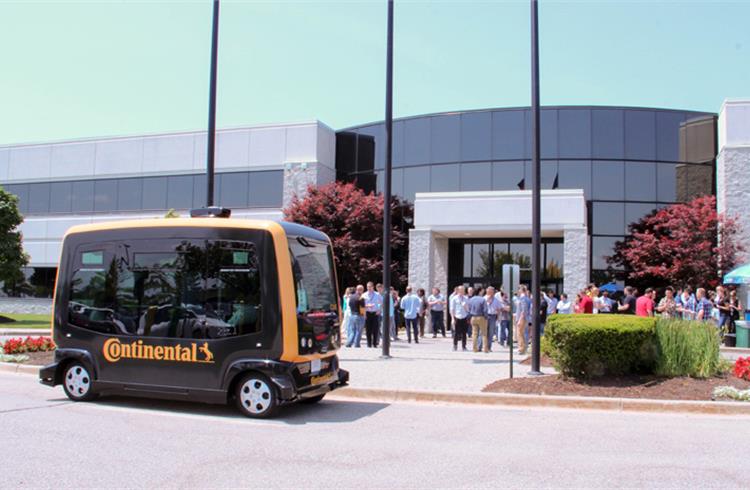 An employee shuttle with the CUbE at Continental’s Auburn Hills, USA facility.