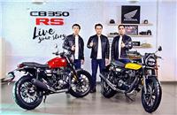 L-R: Yuichiro Ishii, Director, Sales & Marketing, HMSI; Atsushi Ogata, Managing Director, President & CEO, HMSI and Yadvinder Singh Guleria, Director – Sales & Marketing, HMSI with the new CB350RS.