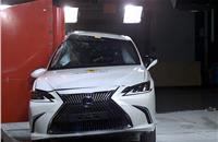 Lexus ES - pole crash test