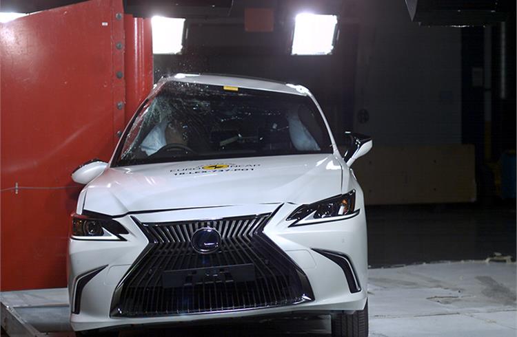 Lexus ES - pole crash test