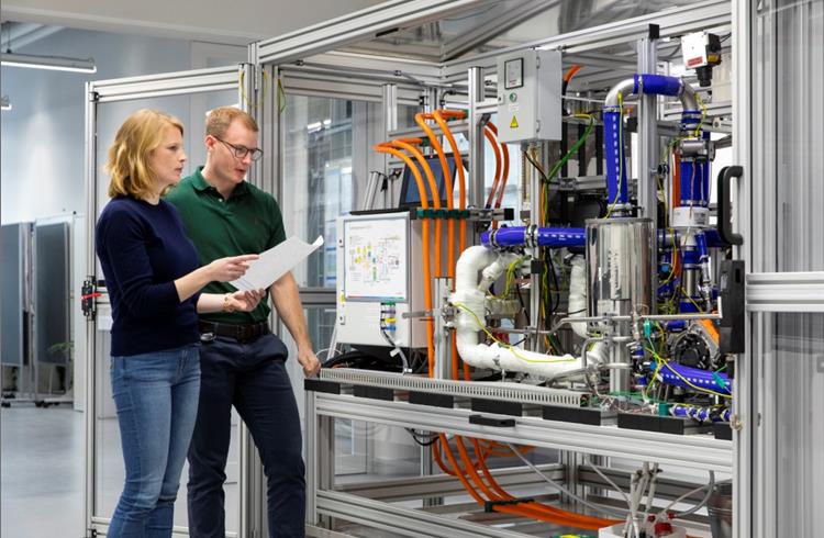 Bosch to work on large-scale production of fuel cells for trucks and cars with Powercell