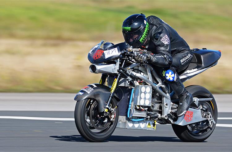Zef Eisenberg achieved four FIM World records for an electric motorbike (unfaired), with an 'average kilometre' speed of 185mph (296kph), and peak GPS speeds of 197mph (315kph). 