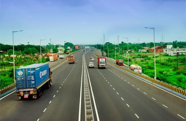 From April 2020 to January 15, 2021, MoRTH has constructed 8,169km of National Highways, which translates into around 28.16km per day compared to 7,573km of roads or 26.11km per day in FY2020.