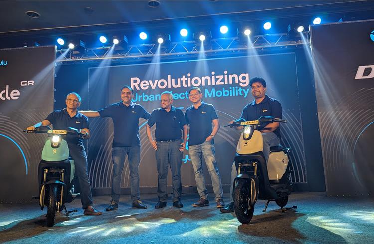 Yulu and Bajaj Auto introduce 3rd-gen EVs Miracle GR and DeX GR for personal and commercial usage