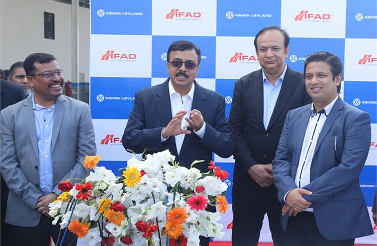 Vinod Dasari (second from left) and Anuj Kathuria (third from left) at the new 3S facility 