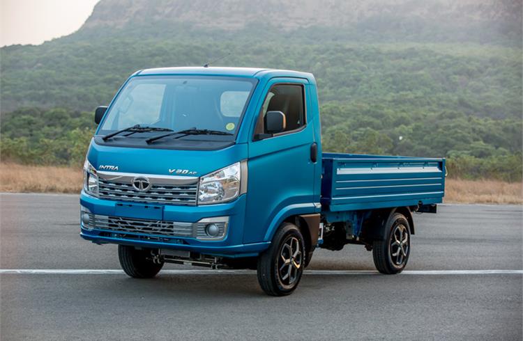 Tata Intra, shod with 14-inch radial tyres, claimed to have superior load-carrying capability for varied terrain. Front and rear rigid axle equipped with leaf springs (6 in front and 7 at the rear).