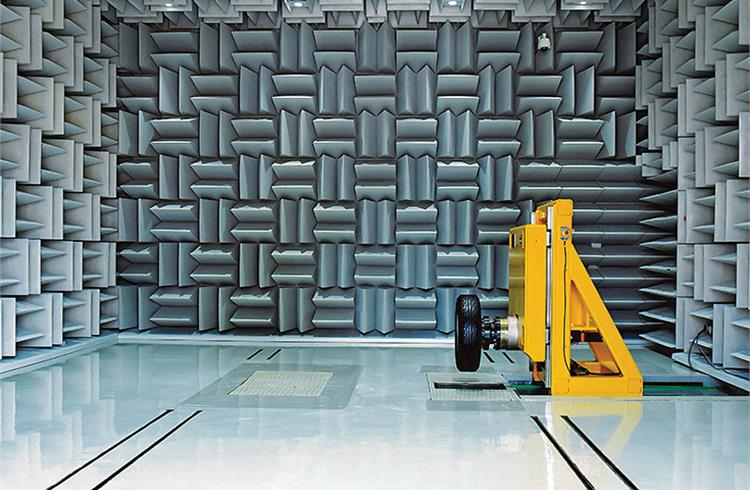 The semi-anaechoic chamber in the state-of-the-art NVH testing lab allows analyses of pass-by noise and noise inside a vehicle to optimise tyre design and performance. 