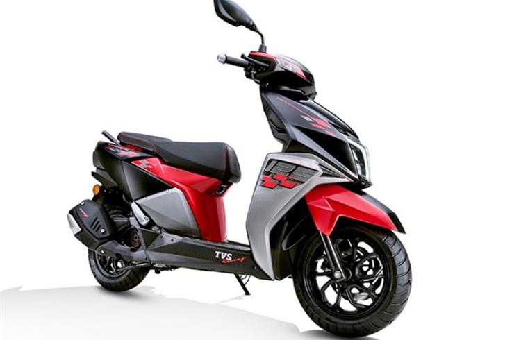 The Race Edition of the 125cc scooter features a unique colour scheme. The body panels are red-, black- and silver-coloured and the scooter also gets chequered-style decals on the front apron and side panels. 