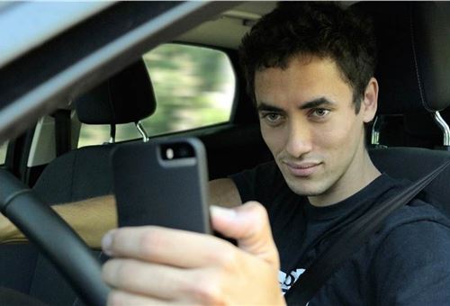 UK to tighten mobile phone driving laws