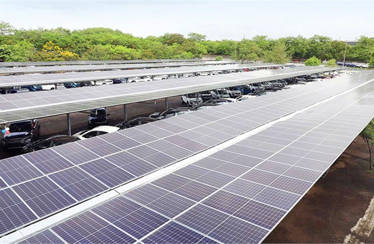 The solar carport will generate 86.4 lakh kWh of electricity per year and reduce 7,000 tons of carbon emissions annually.