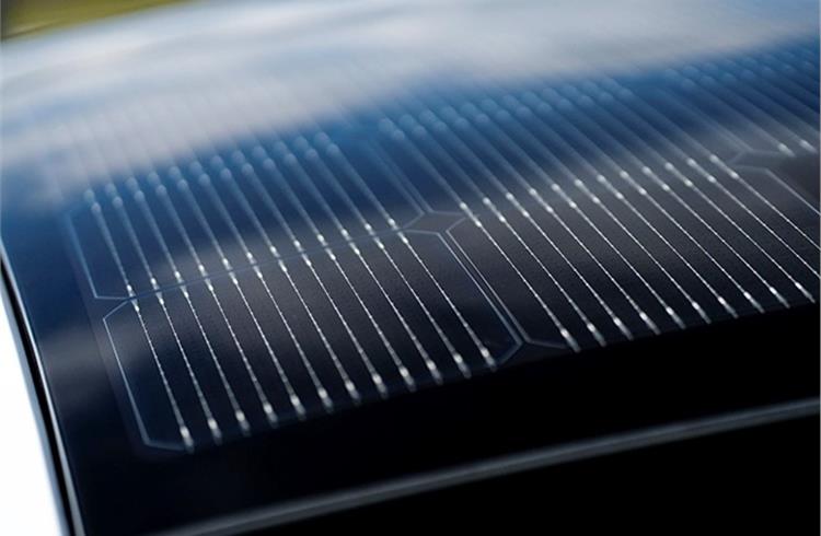 Innovative solar roof panel can add more than 1,000 km (700 miles) of range over a year