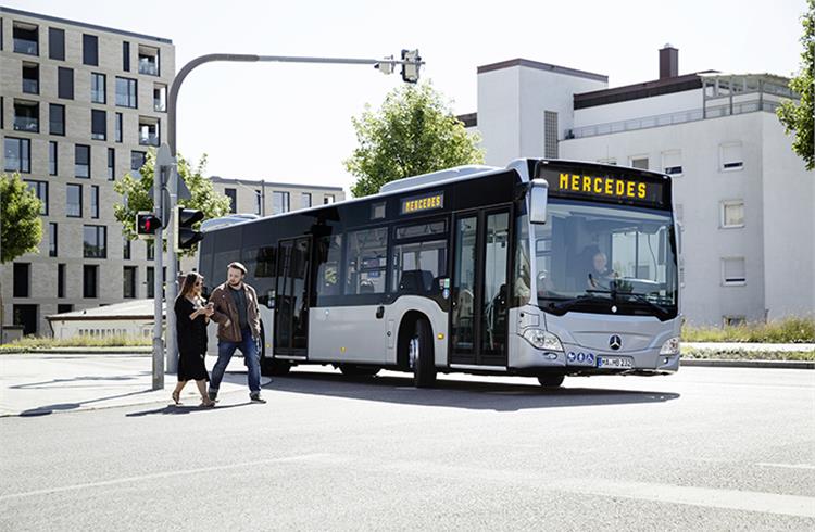 Mercedes-Benz Citaro hybrid, OM 936 h rated at 220 kW/299 hp, 7.7L, electric motor rated at 14 kW, 4-speed AT, L/W/H: 12135/2550/3120mm, passenger capacity: maximum 1/101.