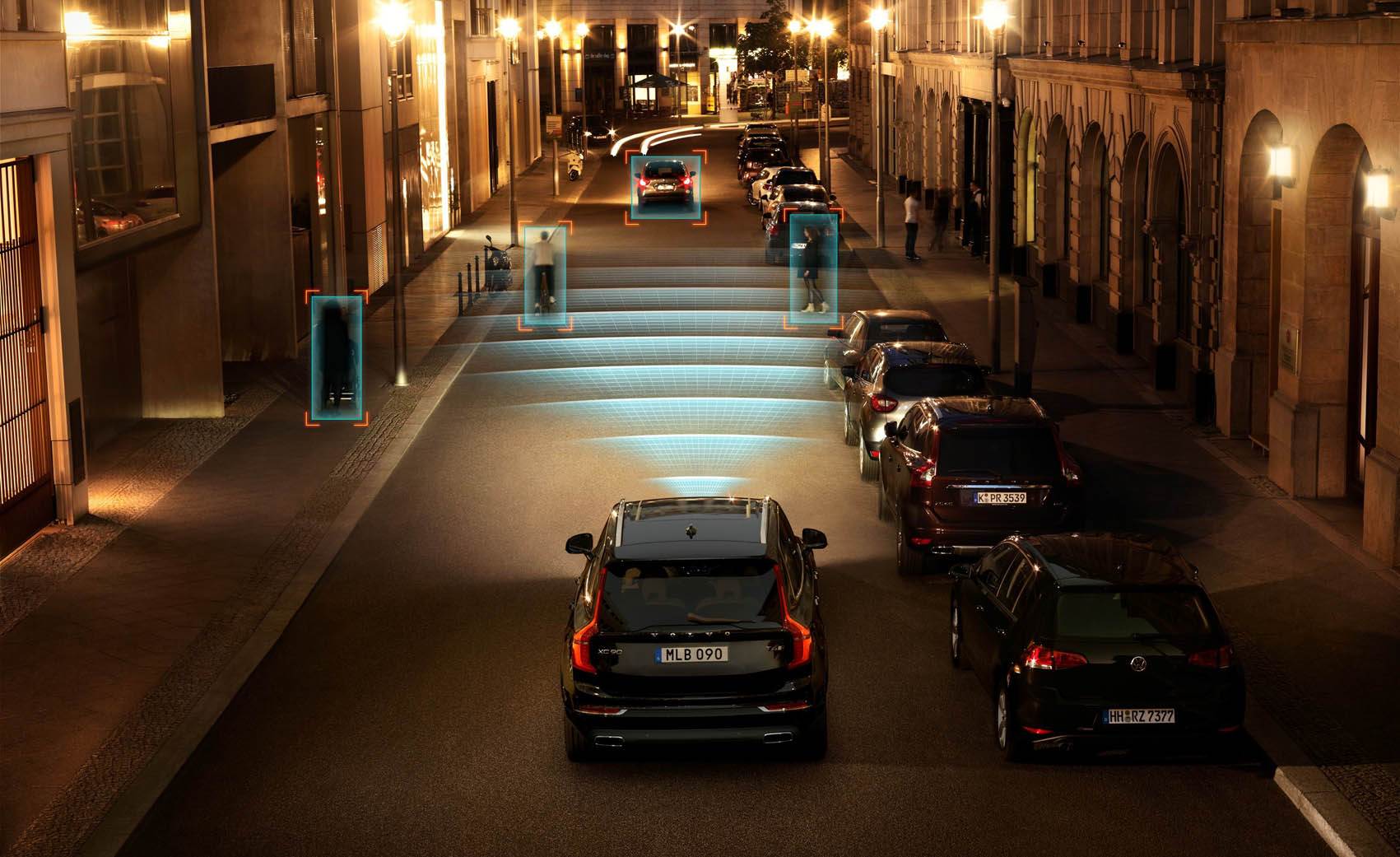 150050-the-all-new-volvo-xc90-city-safety-in-darkness