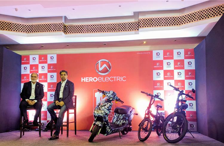 Sohinder Singh Gill, CEO, Hero Electric and Naveen Munjal, MD, Hero Electric with the new AXLHE-20 electric scooter.