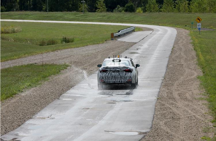 Toyota incorporates a robot to test durability in new Avalon
