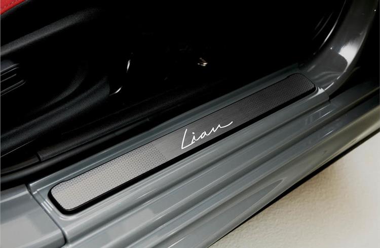 Sill plates can display the owner's handwriting, thanks to the customisation tech.