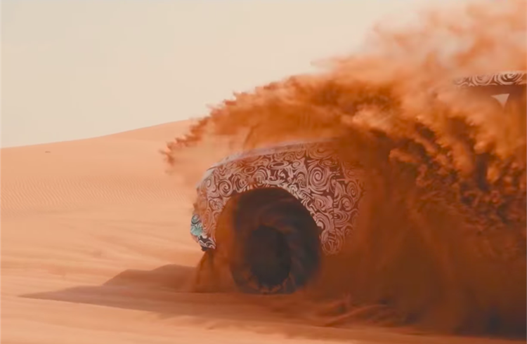 Lamborghini Urus four-wheel steering demonstrated on video