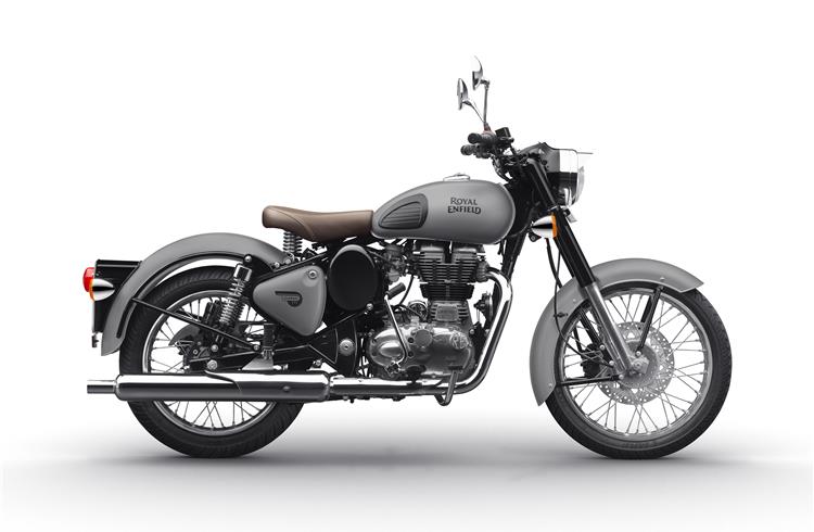 The Classic 350 in Gunmetal Grey costs Rs 159,677. Gets front and rear disc brakes for the first time.