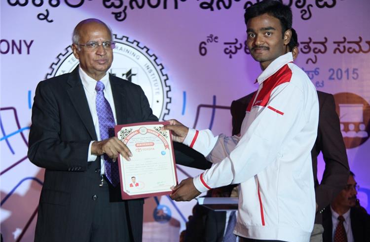 Chief guest Subramanian Ramadorai gives away a certificate to a successful student at TTTI.